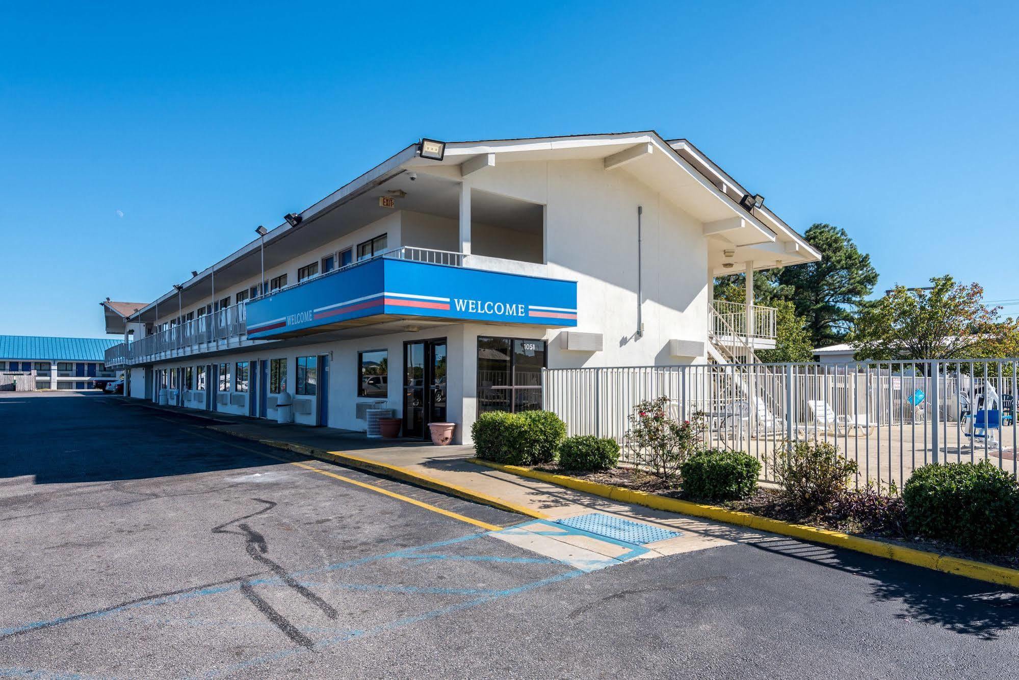 Rodeway Inn Монтгомъри Екстериор снимка