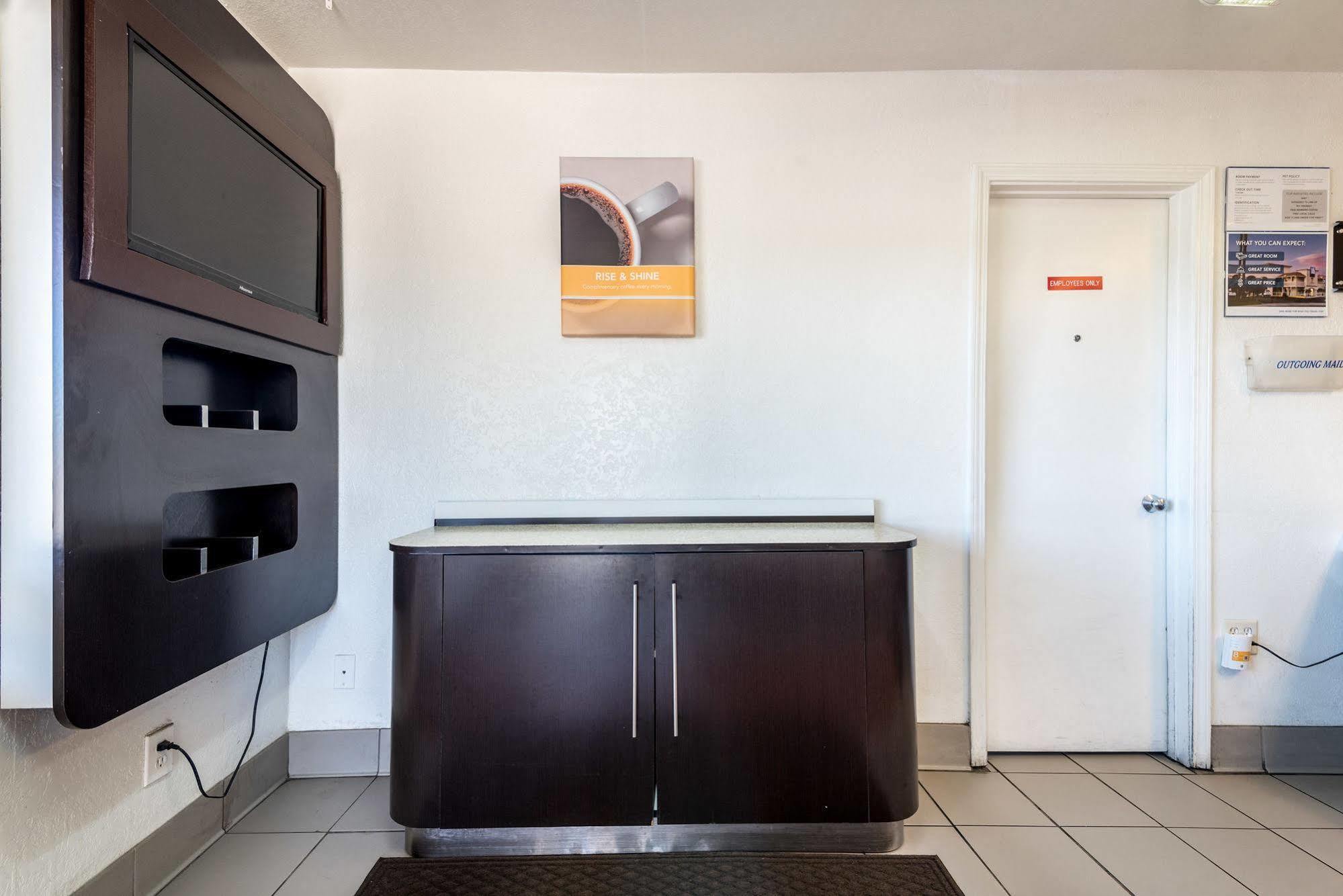 Rodeway Inn Монтгомъри Екстериор снимка