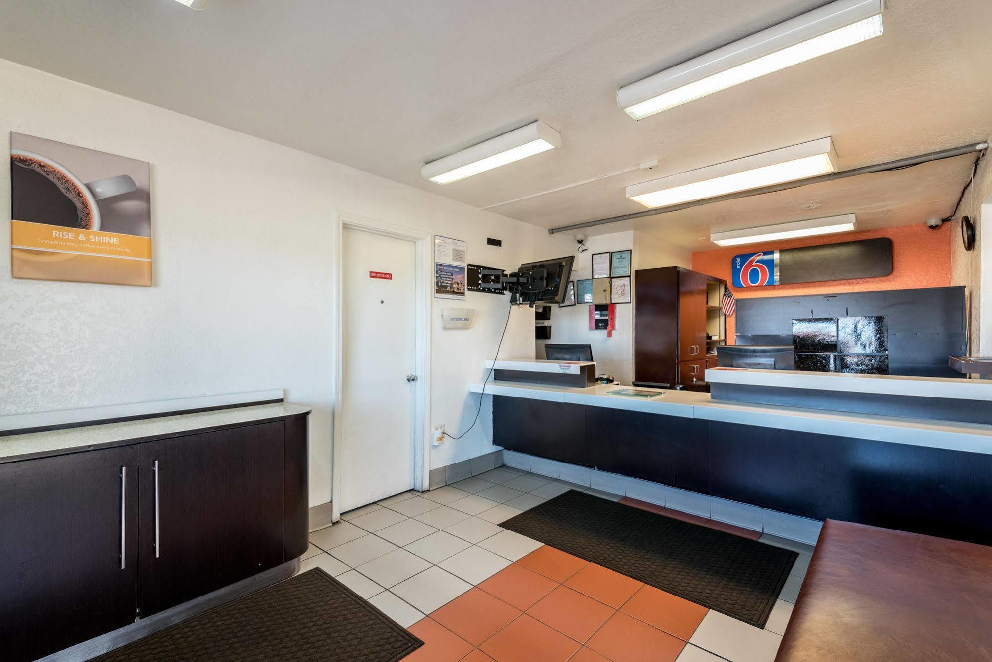 Rodeway Inn Монтгомъри Екстериор снимка