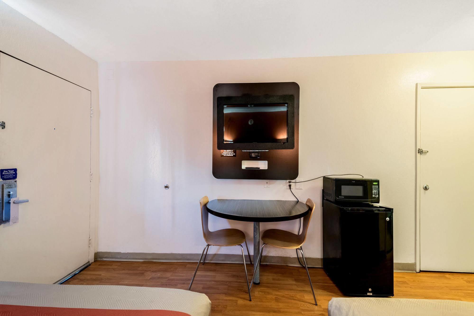 Rodeway Inn Монтгомъри Екстериор снимка