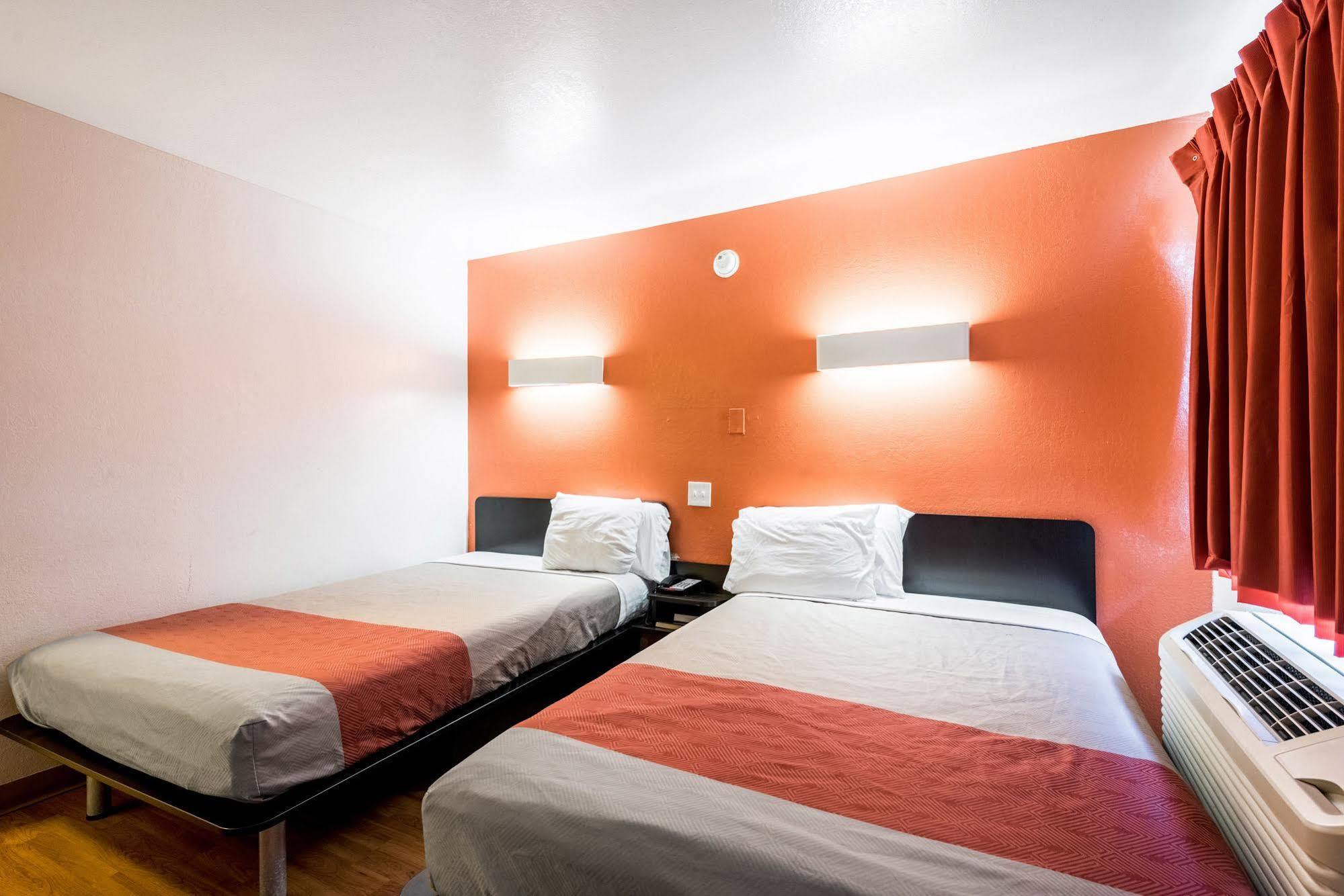 Rodeway Inn Монтгомъри Екстериор снимка