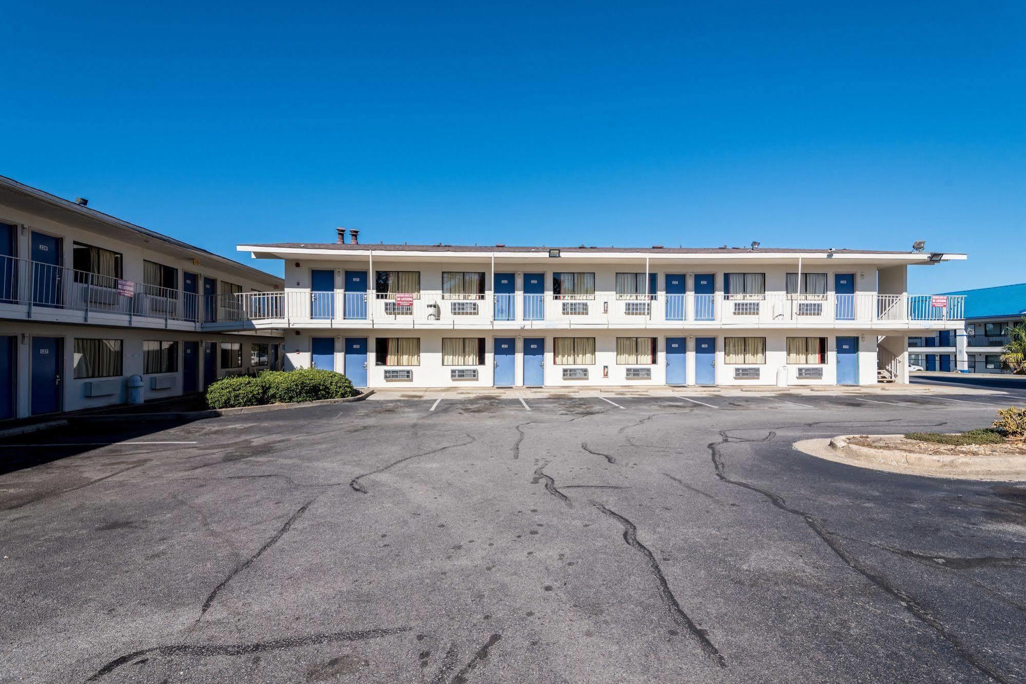 Rodeway Inn Монтгомъри Екстериор снимка